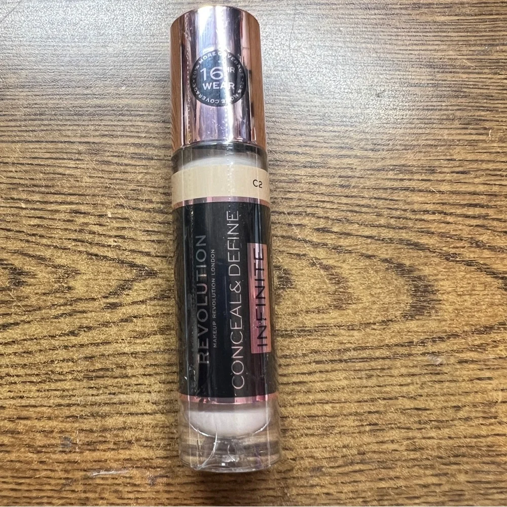 Revolution C-2 Conceal & Define Infinite Long Wear Concealer Crease Proof